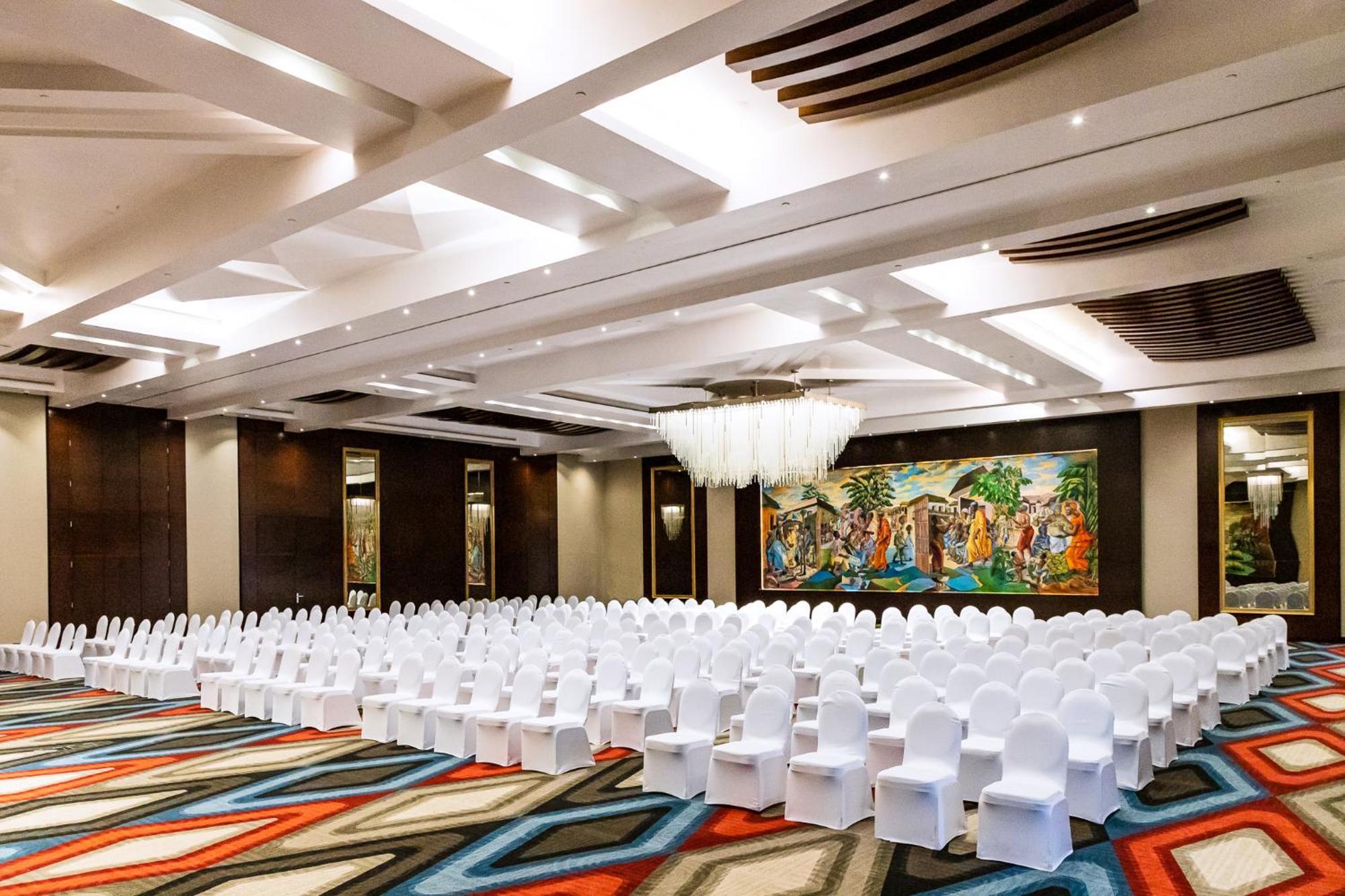Moevenpick Ambassador Hotel Accra Esterno foto
