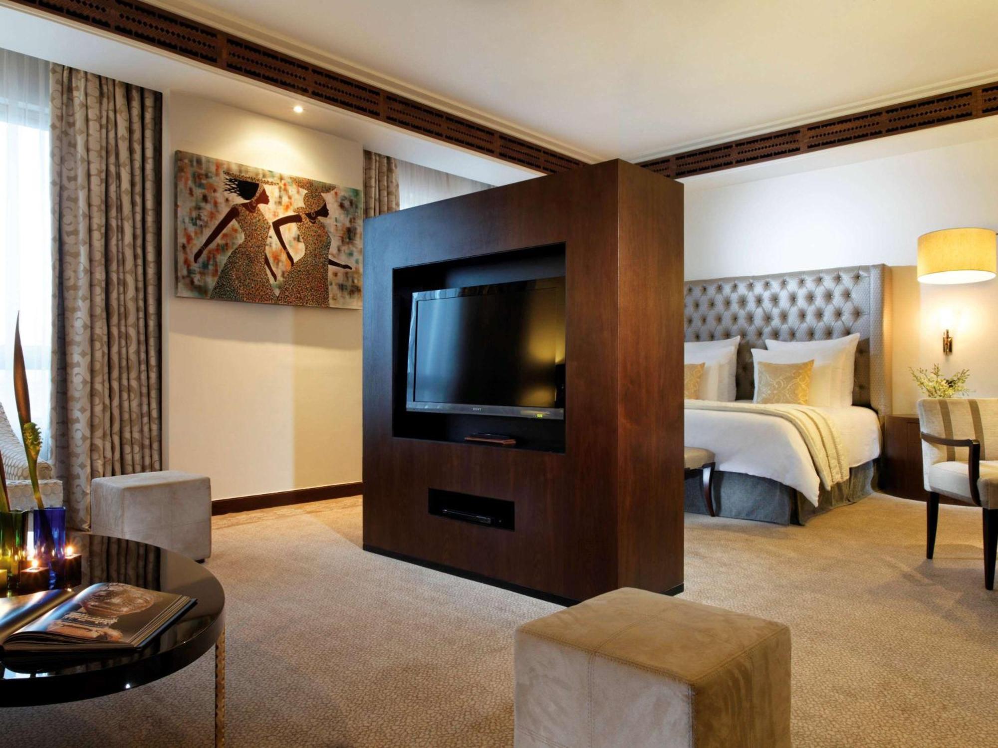 Moevenpick Ambassador Hotel Accra Esterno foto