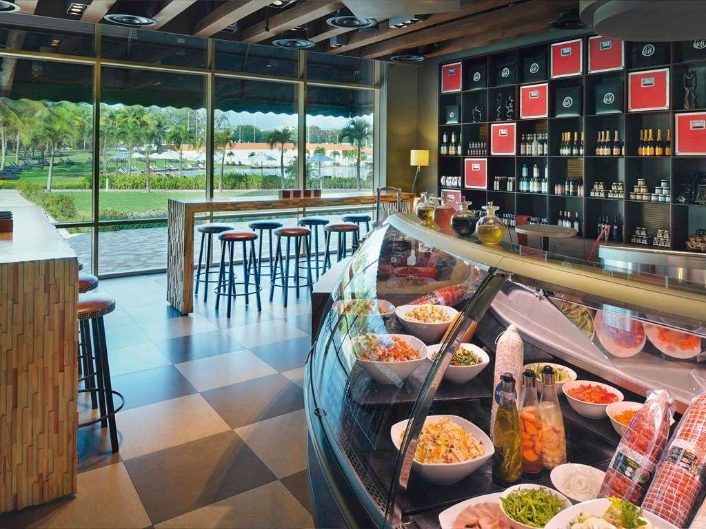 Moevenpick Ambassador Hotel Accra Ristorante foto