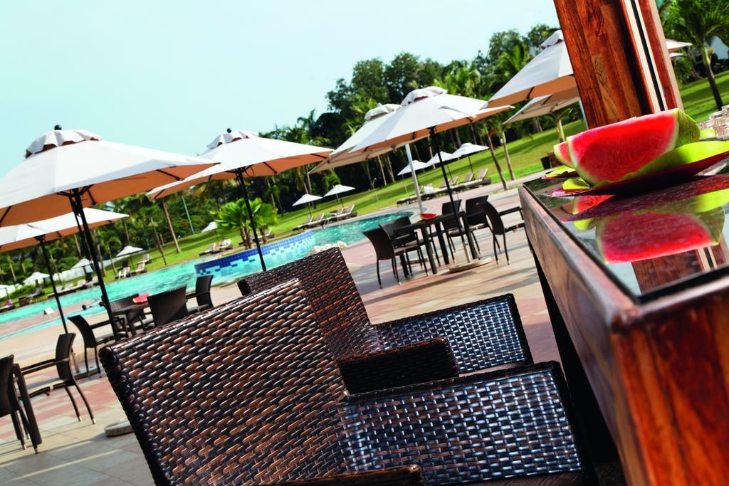 Moevenpick Ambassador Hotel Accra Esterno foto