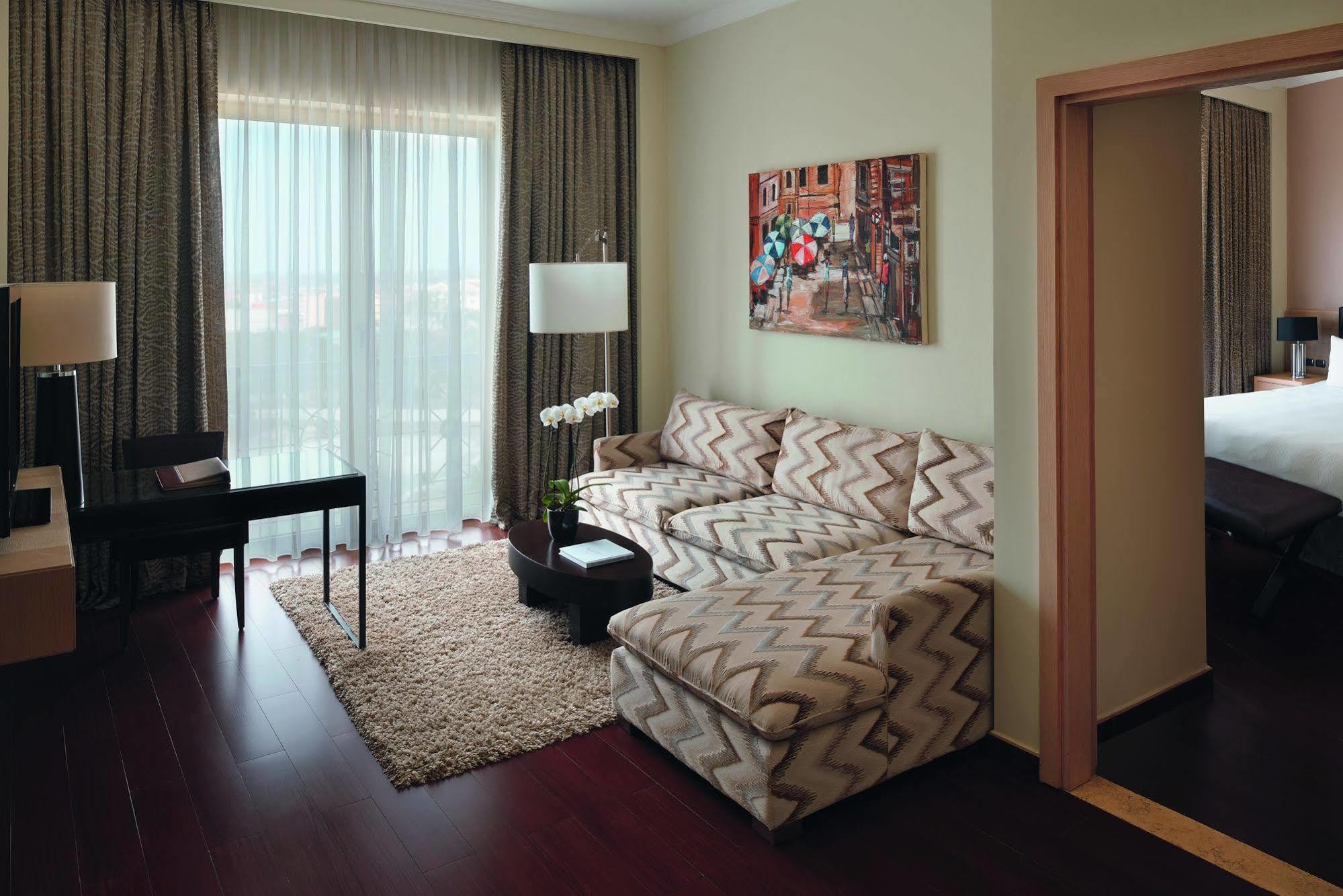 Moevenpick Ambassador Hotel Accra Esterno foto