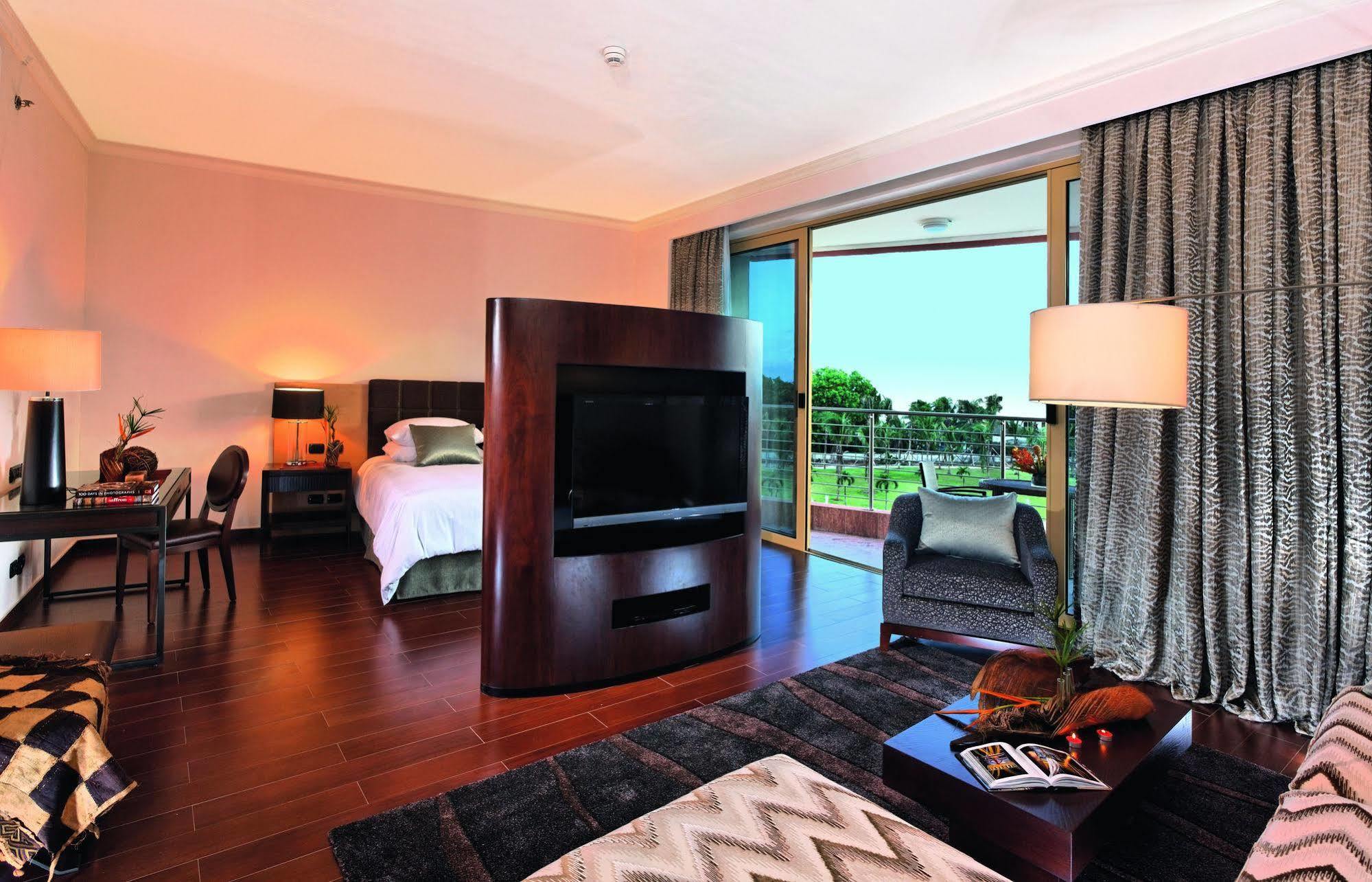 Moevenpick Ambassador Hotel Accra Esterno foto