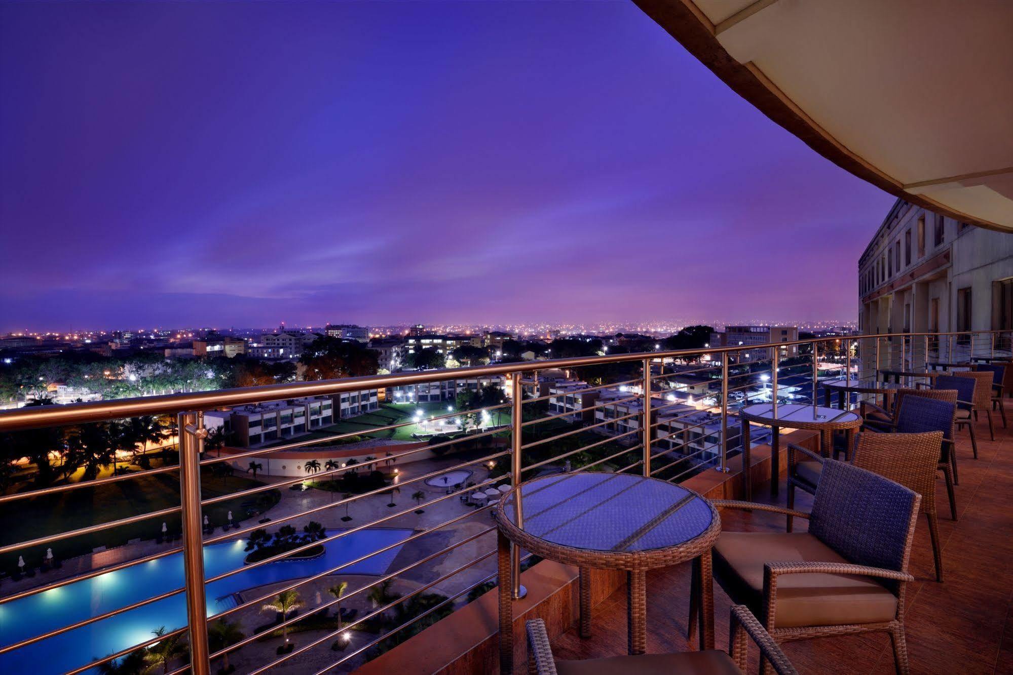 Moevenpick Ambassador Hotel Accra Esterno foto