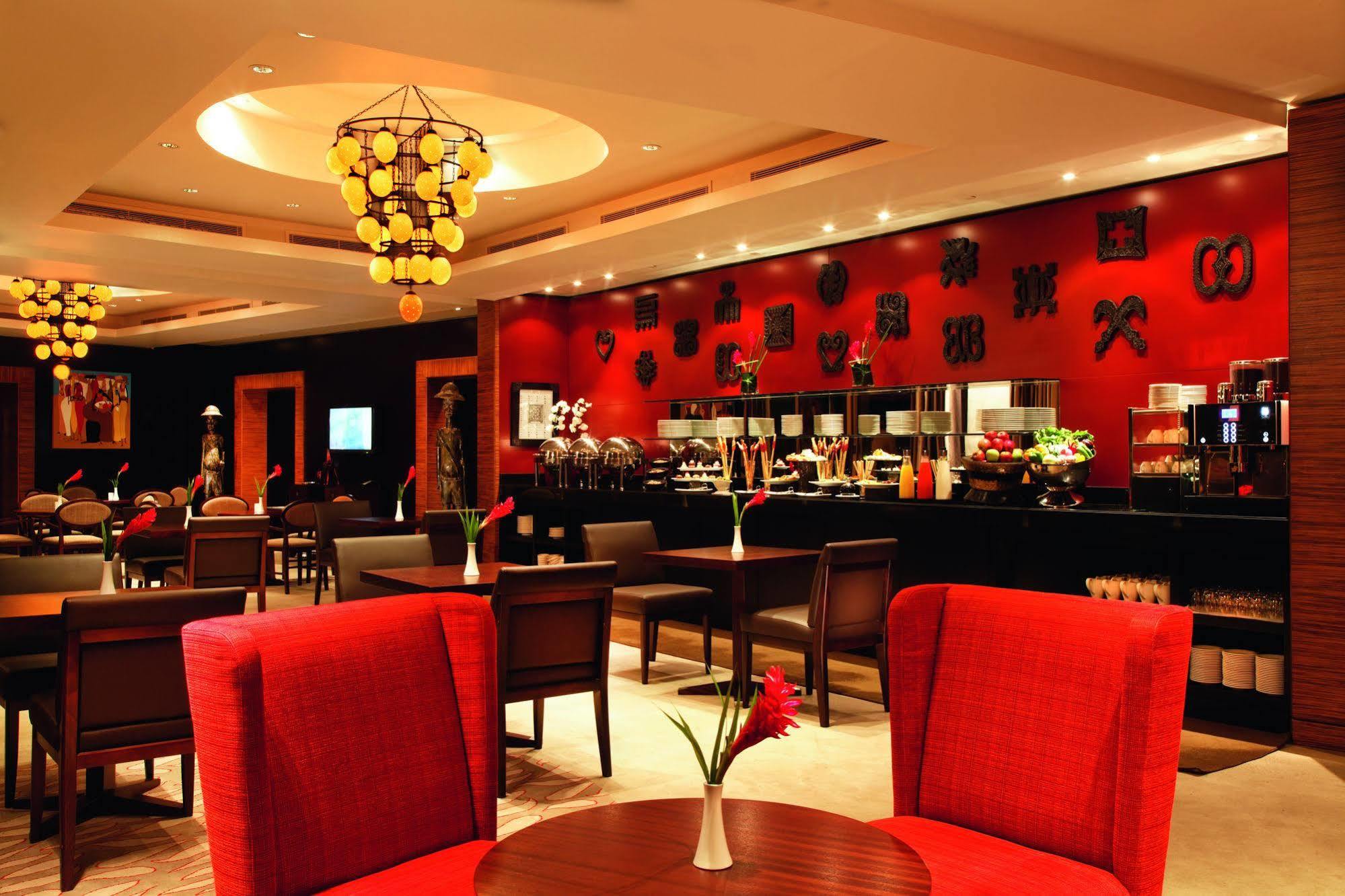 Moevenpick Ambassador Hotel Accra Esterno foto
