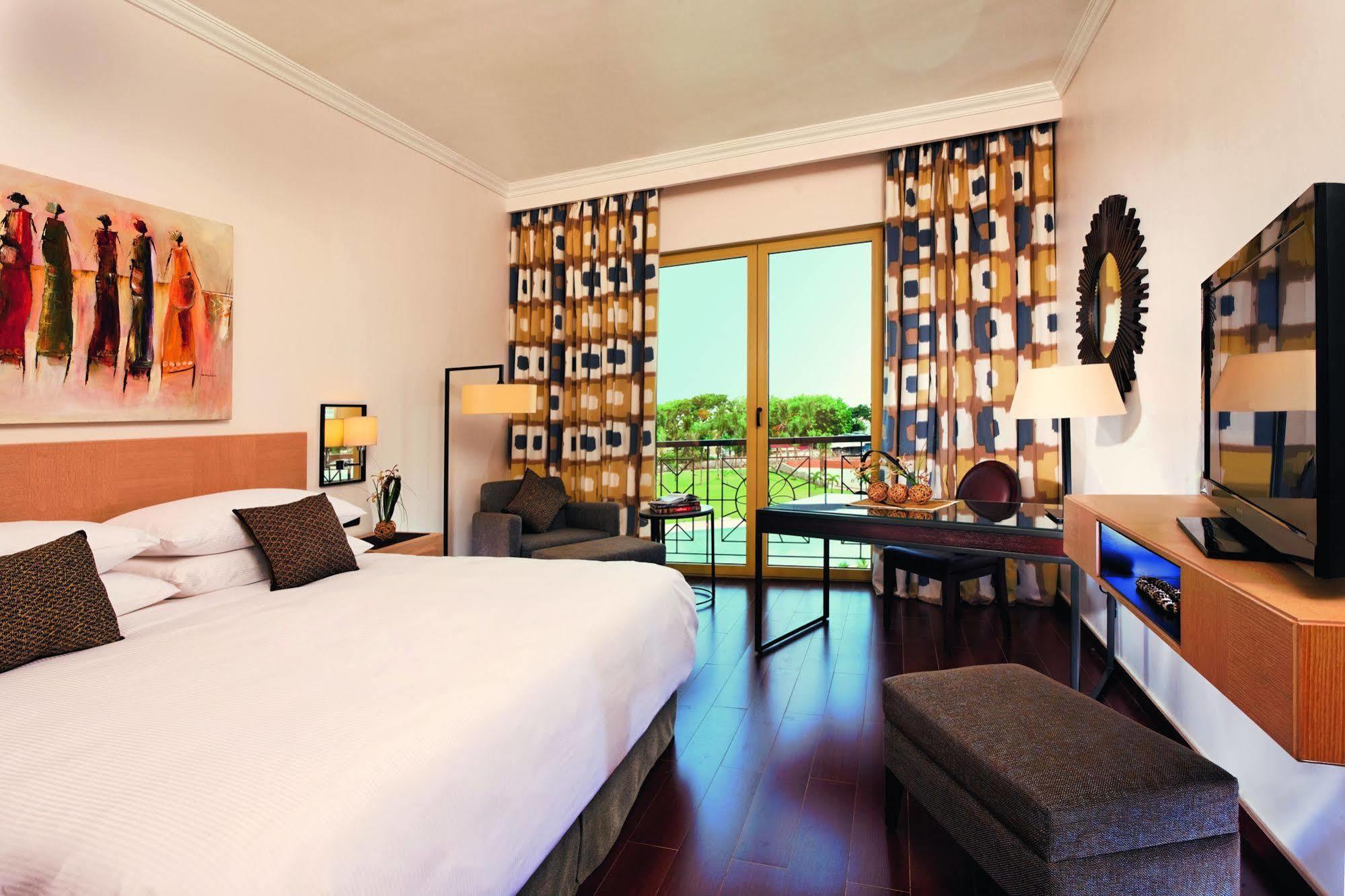Moevenpick Ambassador Hotel Accra Esterno foto